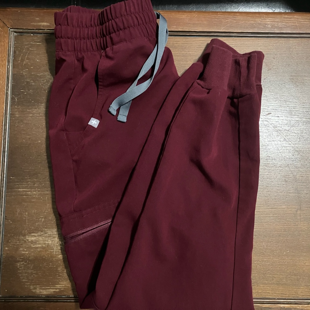 Figs scrunch high waist Zamora joggers Burgundy size XSP
